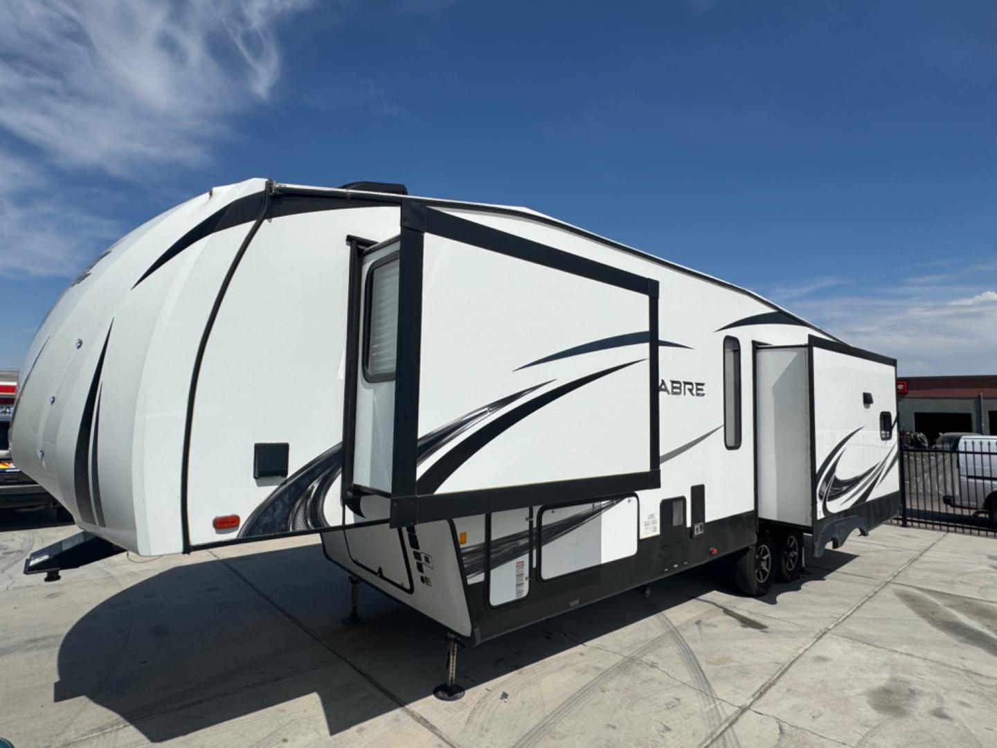 2019 Forest River 36 BH , located at 2190 Hwy 95, Bullhead City, AZ, 86442, (928) 704-0060, 0.000000, 0.000000 - 2019 forest river 5th wheel 36ft. 3 slide outs. 2 a/c units. clean arizona title. In excellent condition. washer ad dryer hook ups, full size refrigerator. - Photo#0